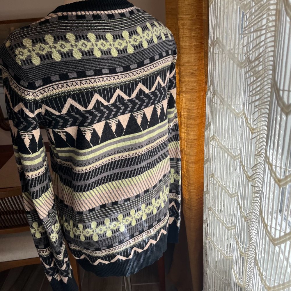 Unique Volcom Sweater Size Medium - image 5